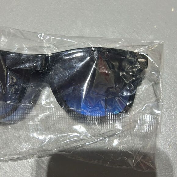 Black Sunglasses - Picture 5 of 5